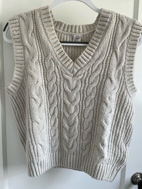 Urban Outfitters Cream Cable Knit V-Neck Sweater Vest